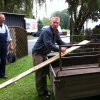 Holz schneiden für die Dachverlängerung